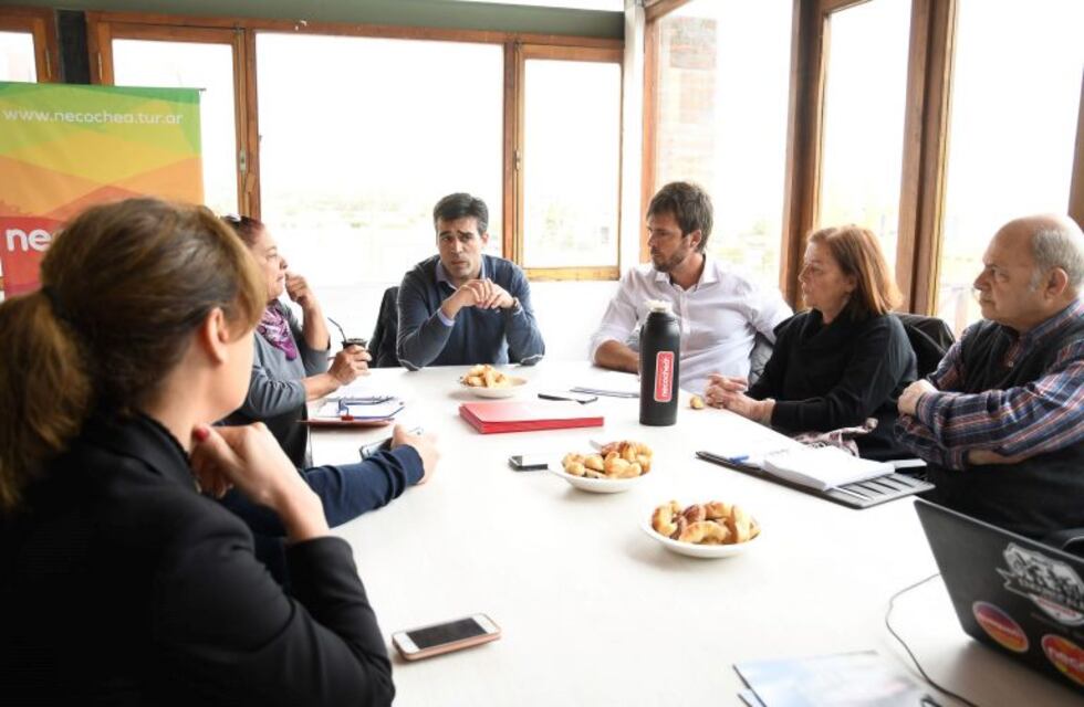 López anunció la llegada de la playa pública y gratuita
