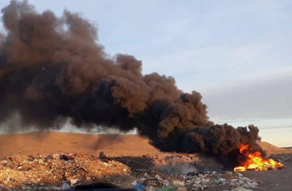 Perito Moreno: incendio de cubiertas en basural