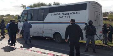 Imputaron a cuatro agentes del Servicio Penitenciario que estuvieron en el colectivo durante la fuga\u002E (Web)