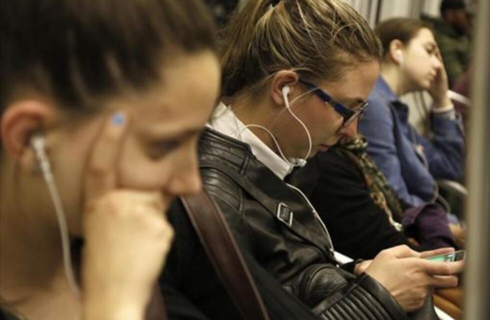 Según estudios habrá una generación de sordos por mal uso de auriculares