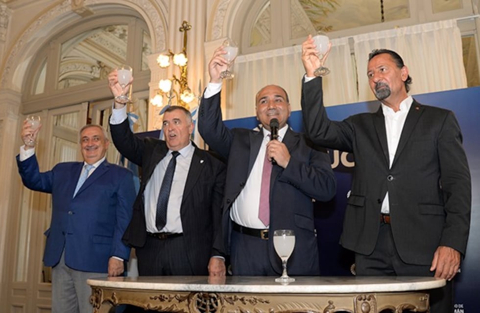 Manzur se reunió con los intendentes e hizo un balance de fin de año