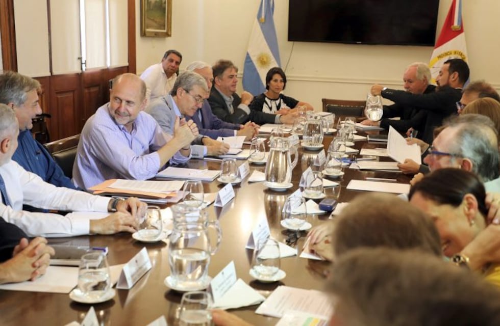 Perotti reunió a su gabinete y convocó a sesiones extraordinarias