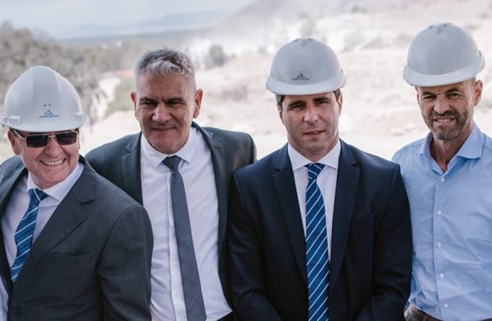 Dietrich visitó San Juan y prometió obras