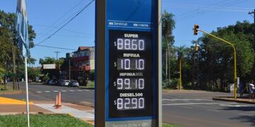 Así resolvieron arreglar las cartelerías de las estaciones ante la incorporación de la centena.