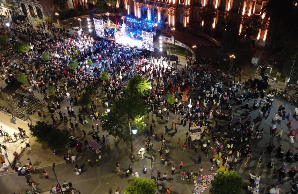 El cierre del Septiembre Musical convocó a una multitud en Plaza Independencia