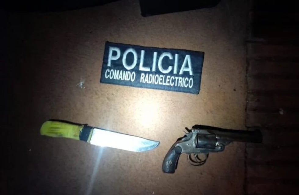 Detuvieron a un hombre en Puerto Rico que caminaba con un arma y con un cuchillo