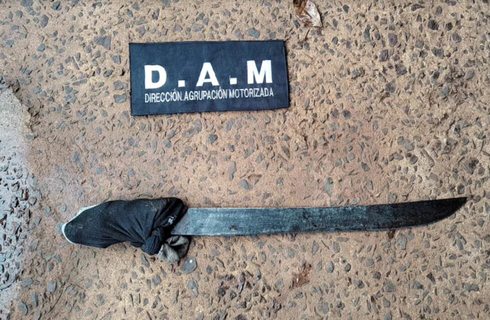 Detienen a dúo amenazaba con un arma blanca a vecinos de Eldorado a cambio de dinero