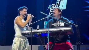 El colombiano invitó al escenario al conductor de Olga para cantar juntos Seminare.