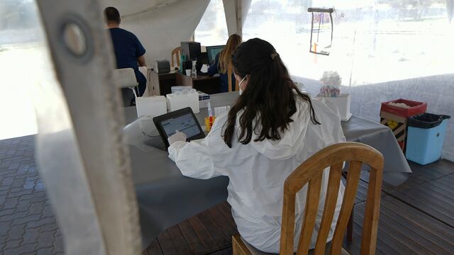 Una fuerte caida en el número de casos de Coronavirus registró esta última semana. Orlando Pelichotti/Los Andes
Testeos en el Centro de testeos rápidos en el Julio Le Parc
Foto: Orlando Pelichotti