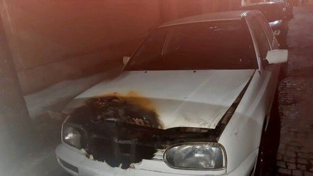 El joven incendió tres autos en Palermo.