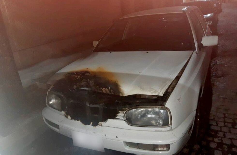 Detuvieron a un joven de 18 años acusado de prender fuego tres autos en Palermo