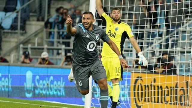 Wanchope Ábila convirtió su primer gol, y lo festejó viendo NBA y al también cordobés Facundo Campazzo.