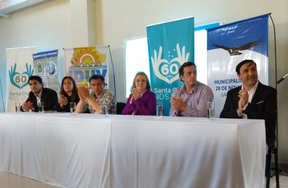 28 de Noviembre: la Gobernadora entregó viviendas