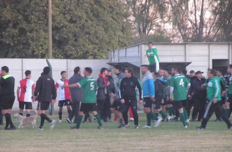 De no creer: un partido suspendido que se reanuda con dos tiempos de 15 segundos cada uno