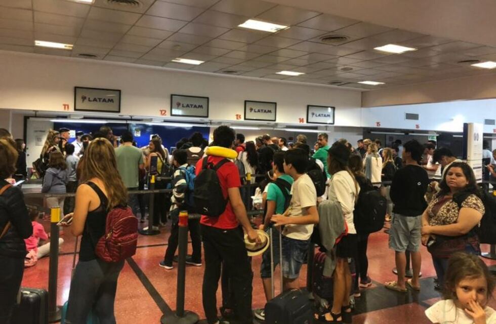 Malestar en el aeropuerto por demoras y vuelos cancelados