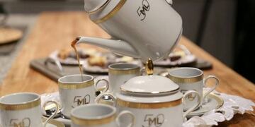 Faiart aportó las tazas para las reuniones de la \