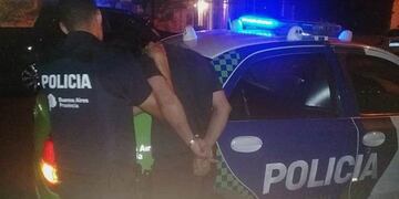 Atacó a su expareja a golpes mientras ésta dormía