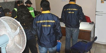 Está prófugo y declarado en rebeldía por no presentarse en el Juicio