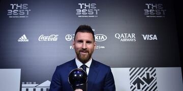 Lionel Messi recibio el premio a mejor jugador (Twitter/fifacom)