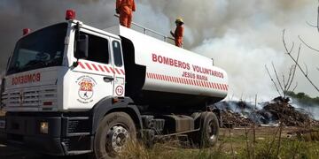 Incendio en Colonia Caroya Municipalidad (Bomberos y Canal 2)