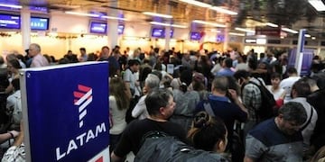 Paro de pilotos de LATAM en Aeroparque\u002E