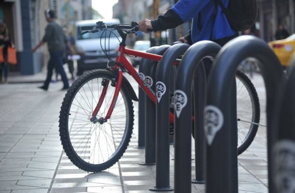 Proponen estacionamiento gratuito para bicicletas en espacios públicos