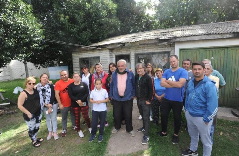 Jubilado analfabeto firmó una orden de desalojo y el barrio se moviliza para ayudarlo