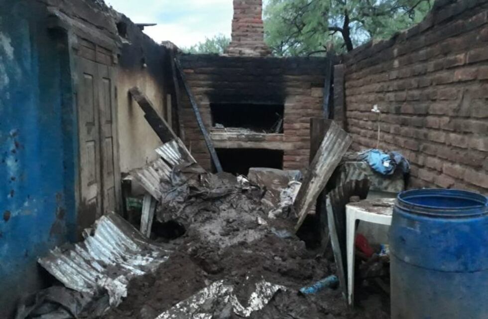 Olta: Cedió el techo de una vivienda y aplastó a un hombre