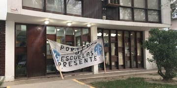 Trabajadores de la educación reclaman el pago de sueldos