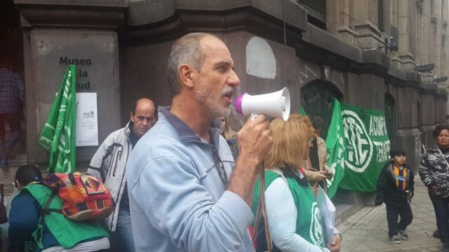 Protesta de trabajadores de ATE Rosario frente al Ministerio de Salud de Santa Fe.