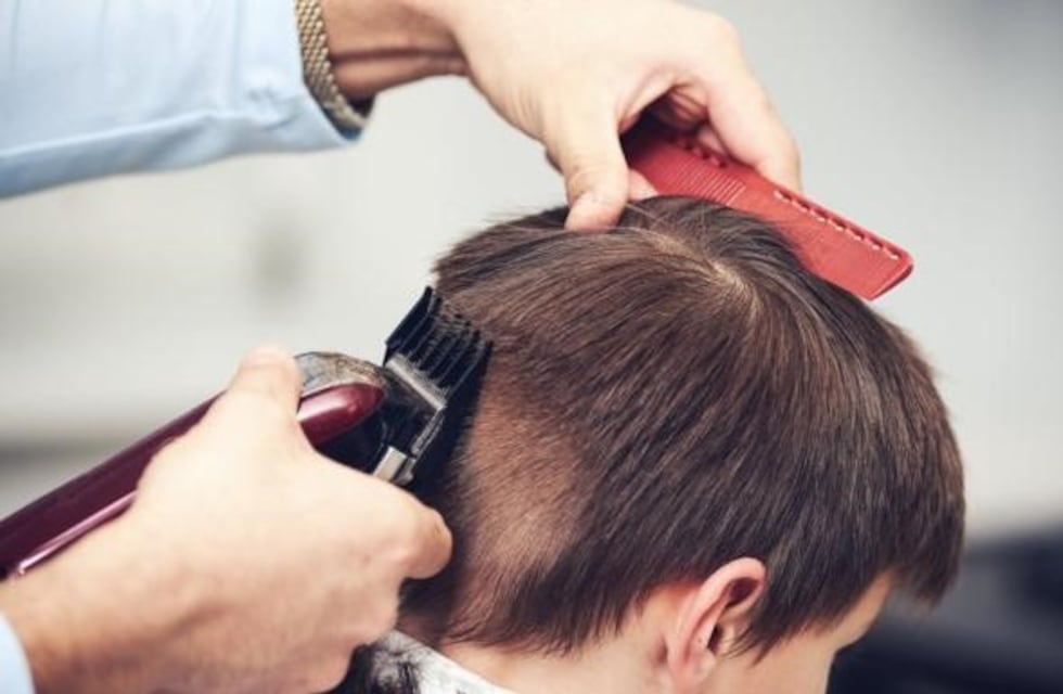 “Tolhuin Corta”, un equipo de peluqueros fueguinos realizan campañas solidarias