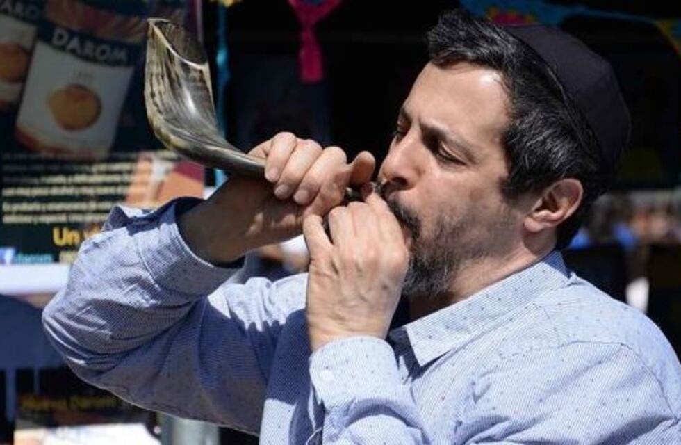 Miles de personas festejaron la llegada del Año Nuevo Judío en la plaza Uruguay