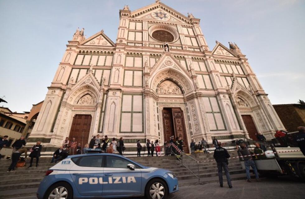 Italia: murió un turista español tras ser impactado por una piedra que cayó de una iglesia