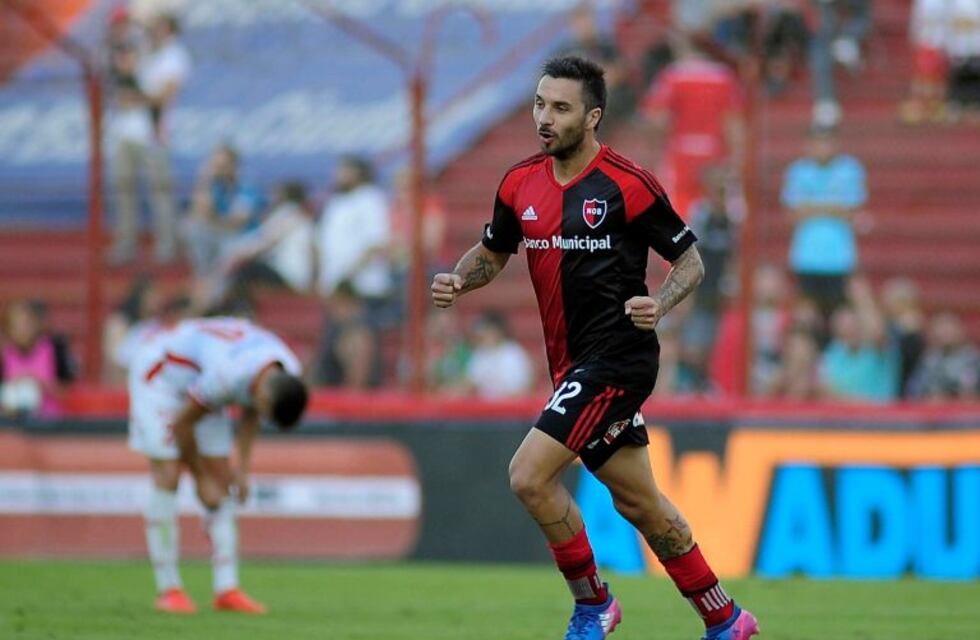 Ante el interés de Independiente y River, se reducen las chances de que Scocco siga en Newell's