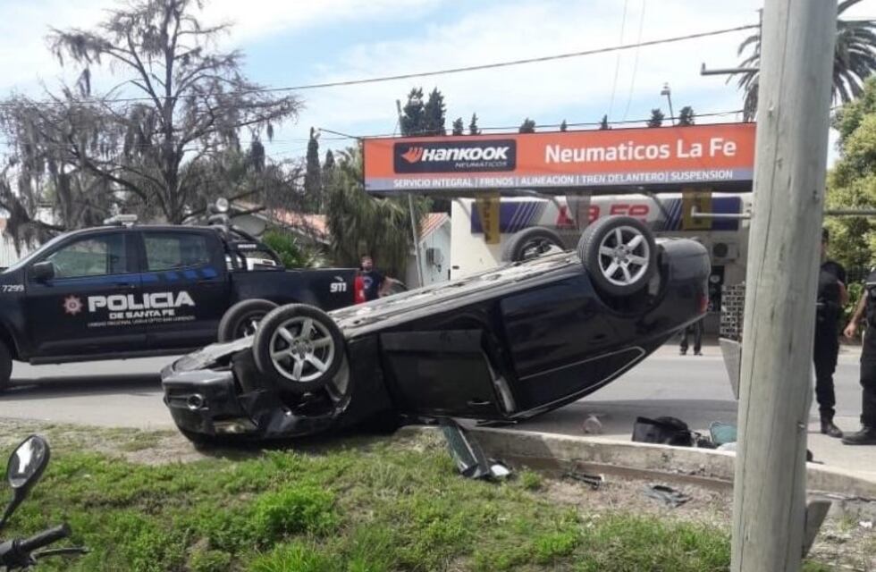 Robaron, huyeron y volcaron: la policía detuvo a ladrones que chocaron en el corazón de Funes