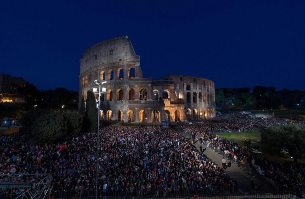 El Papa Francisco realizó el Vía Crucis en el Coliseo