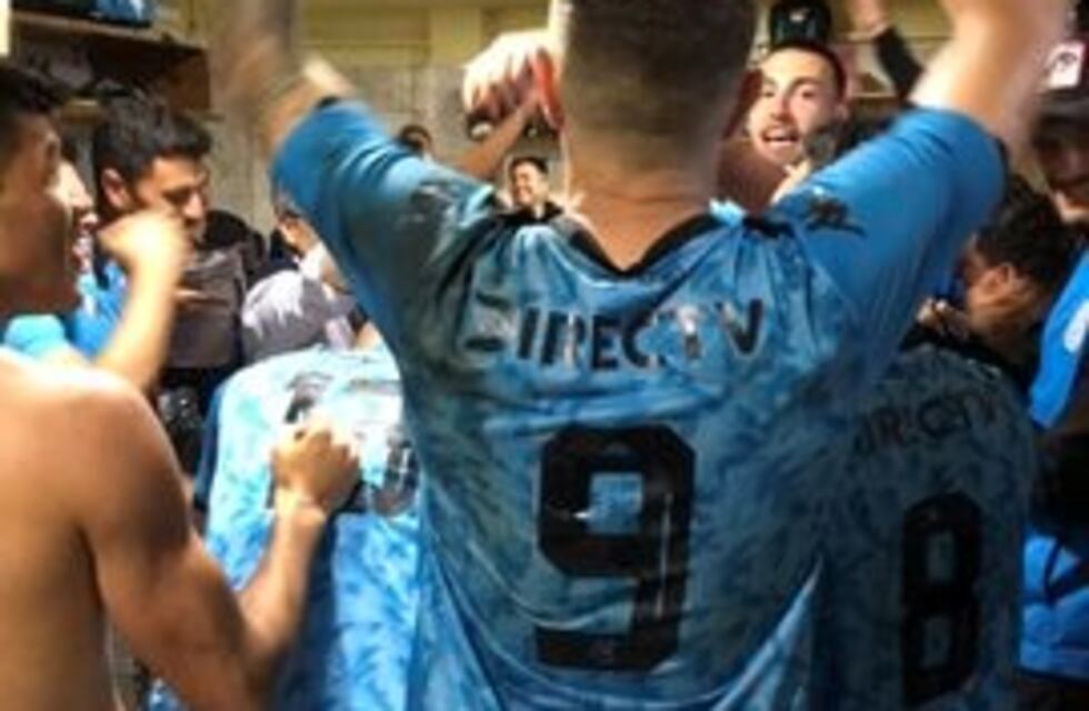 Como una final: el festejo de Belgrano en los vestuarios y la emoción de su goleador