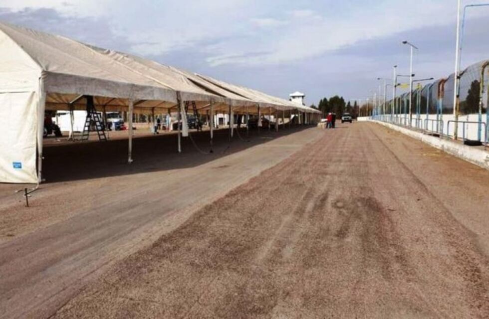 Hospital El Carmen: armaron con carpas un área de atención para patologías respiratorias