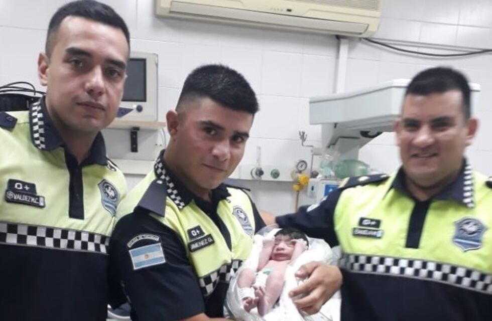 Una jóven dio a luz a su bebé en la calle