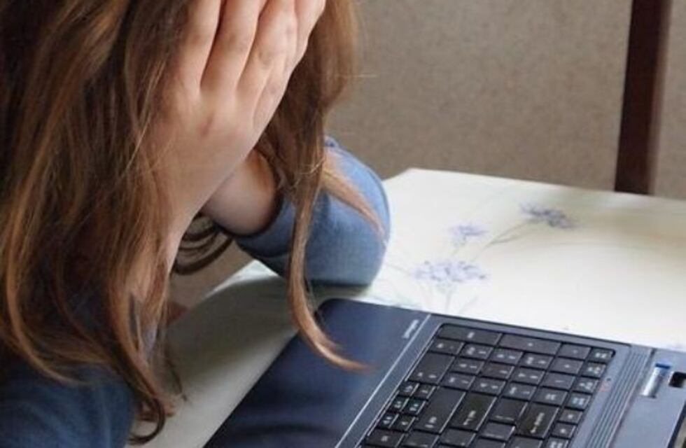 Un hombre fue detenido por un caso de ciberacoso a una niña de 12 años