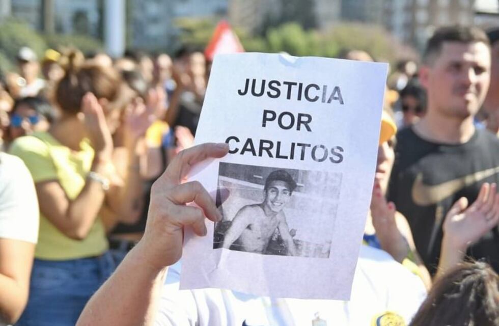 Multitudinaria marcha por Carlos Orellano con críticas a la Justicia y a la dirigencia de Newell's