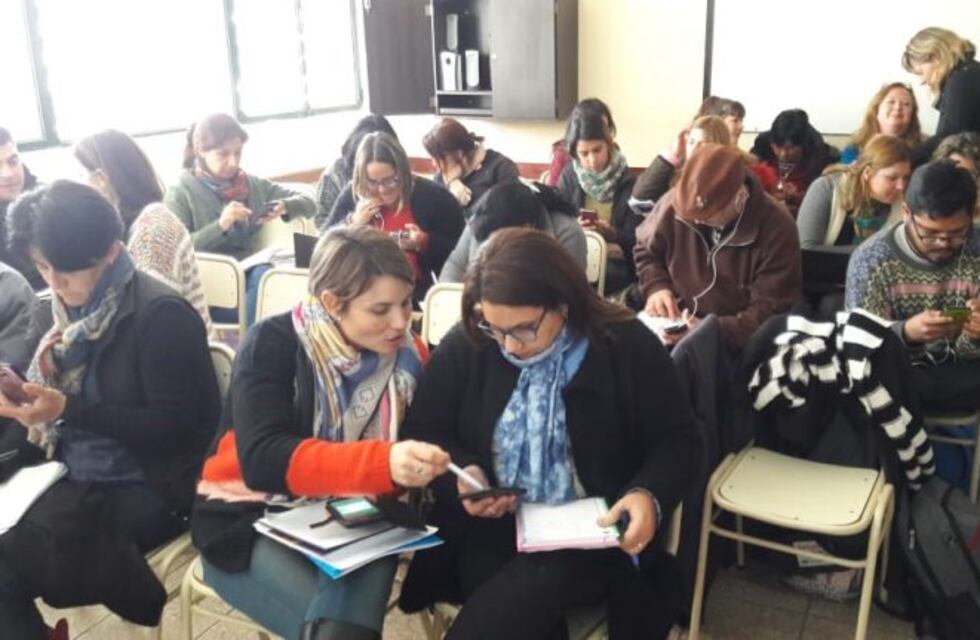 Docentes de Arroyito fueron capacitados por el uso de celulares en las aulas