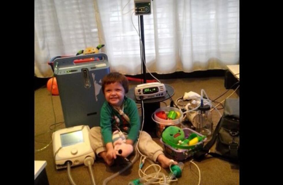 El desesperado pedido de la familia de un niño electrodependiente para que no los desalojen