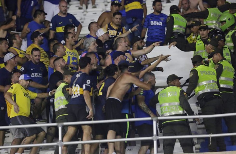 Hubo incidentes entre hinchas de Junior y Boca en Barranquilla