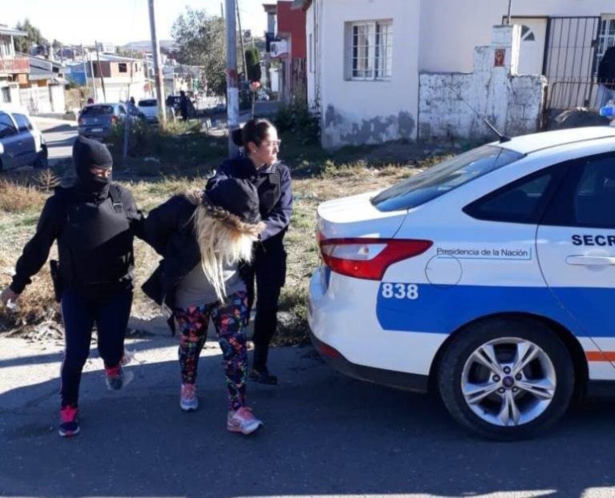 La policía detuvo a tres extorsionadores