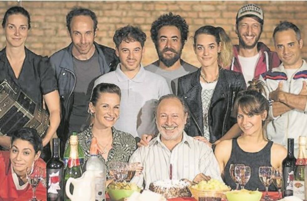 "La fiesta del viejo", la obra que pone en jaque las miserias de un ritual dominguero