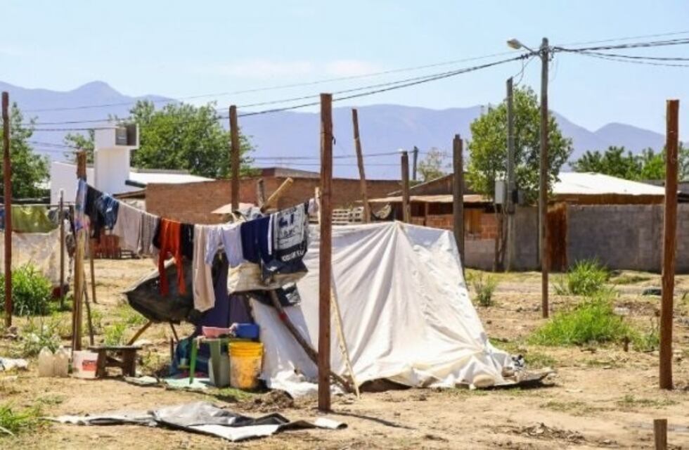 La desalojaron y tuvo que volver a la casa de su agresor para cuidar a sus hijos