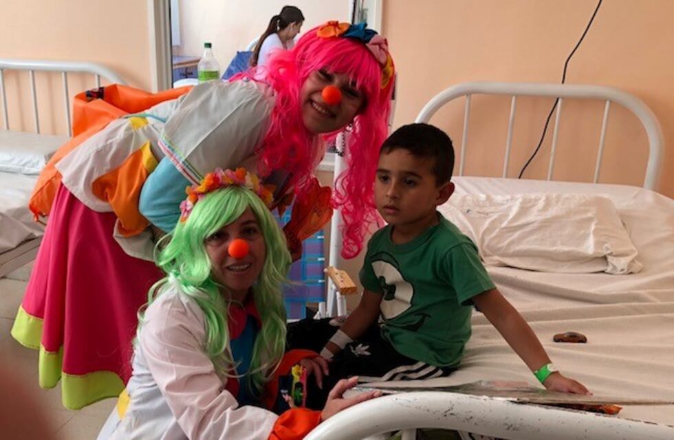Artistas y payamédicos recrearon a los niños del Nuevo Hospital