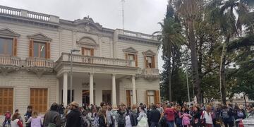 Marcha de docentes públicos en Iapos\u002E (@emanuelrod)