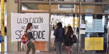 Toma del edificio de Rectorado en la UNSL\u002E